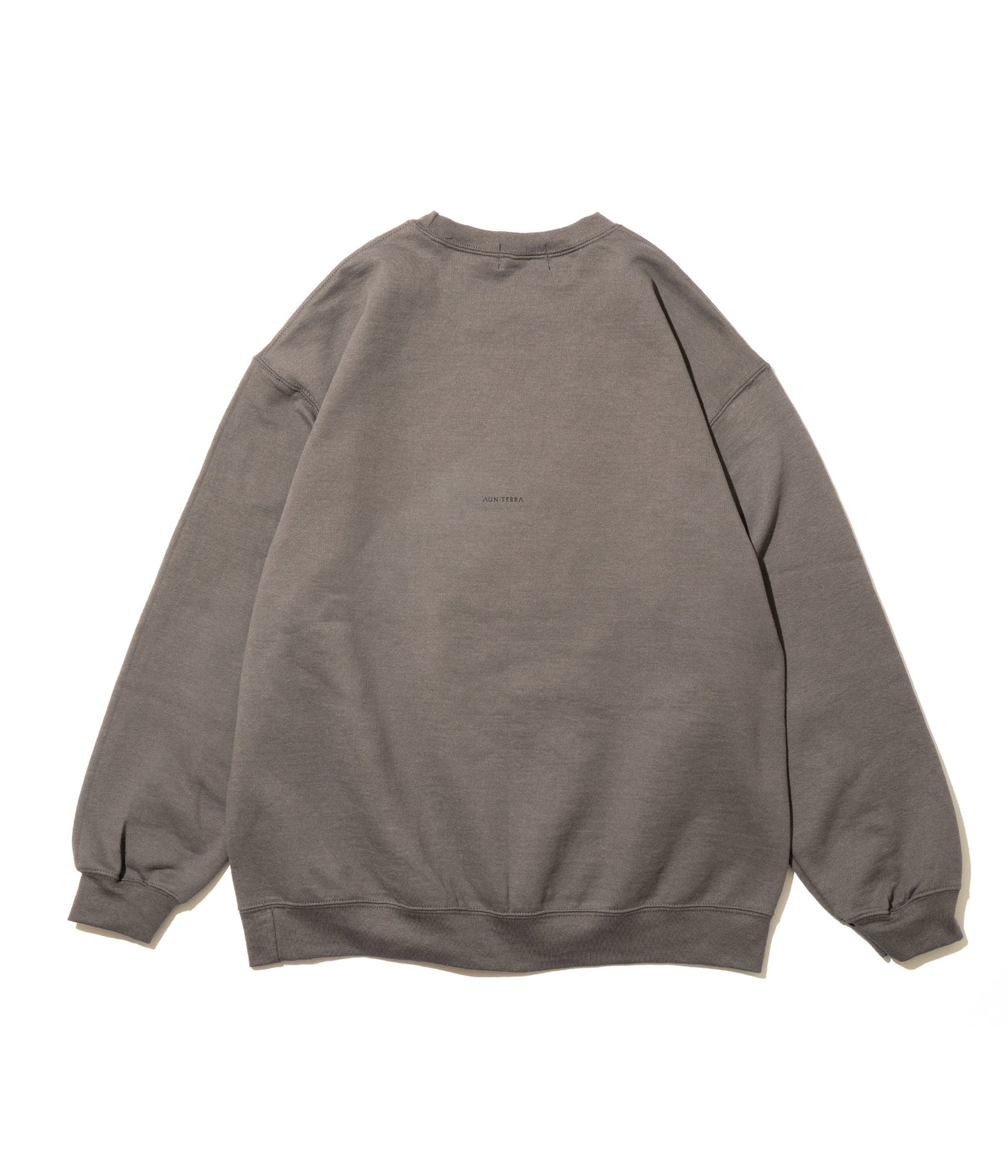 AUN・TERRA. IN LINE SMALL LOGO SWEAT CHARCOAL