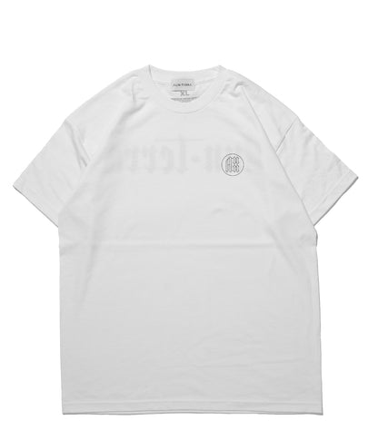 AUN・TERRA. IN LINE SANSKRIT TEE 2 WHITE