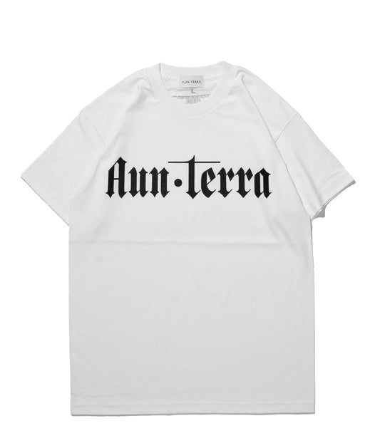 AUN・TERRA. IN LINE SANSKRIT TEE 1 WHITE