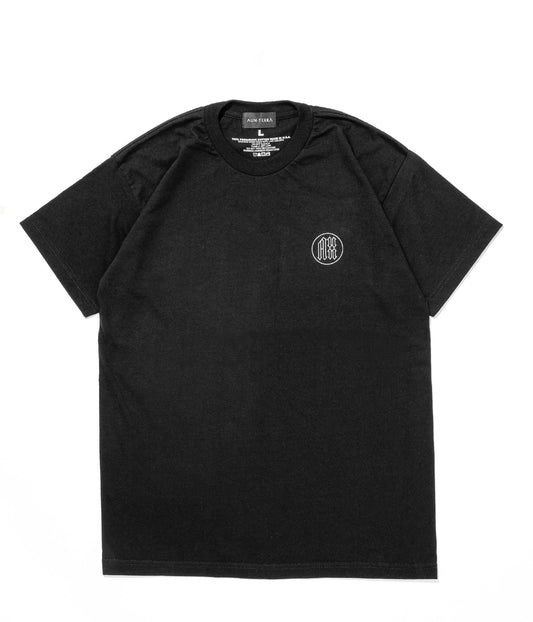 AUN・TERRA. IN LINE SANSKRIT TEE 2 BLACK